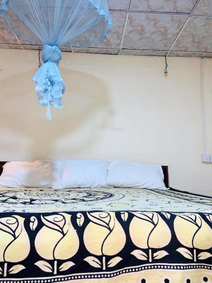 Moon River Surf Beach Cabana Bed and Breakfast Tangalle Buitenkant foto