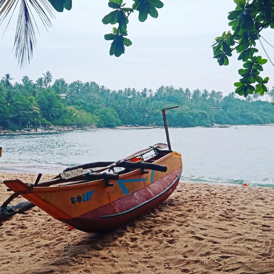 Moon River Surf Beach Cabana Bed and Breakfast Tangalle Buitenkant foto